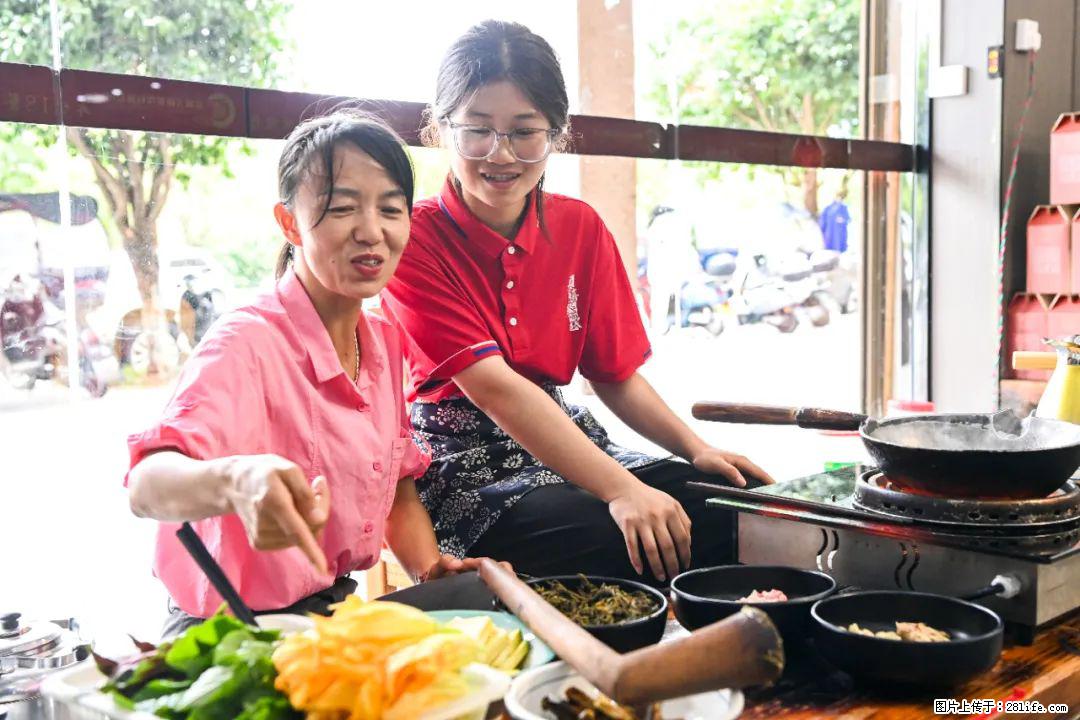 全网追的“扁担女孩”，找了一份暑假工，时薪12元 - 甘南生活资讯 - 甘南28生活网 gn.28life.net